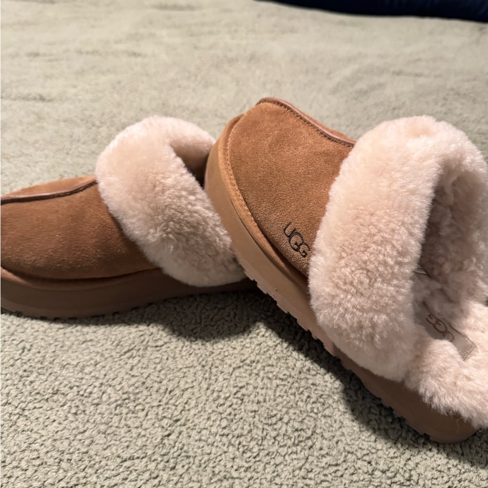 UGG Women's Tan Disquette Slippers